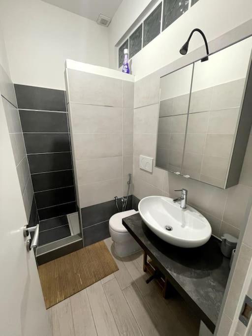 Domus Art Suites Merulana Рим Экстерьер фото